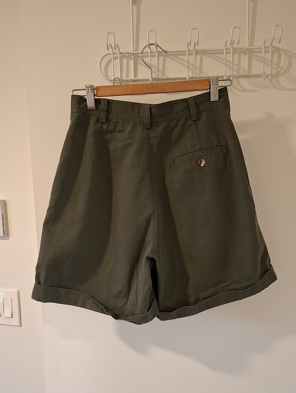 Vintage 90's Ultra High-rise Pleated Khaki "Mom" Bermuda Shorts (Size S/US 27) - Picture 5 of 7